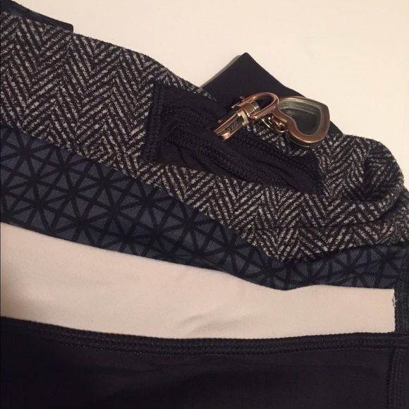 🍋Lululemon Tri Geo/Herringbone Reversible Tights 8 - Picture 4 of 9